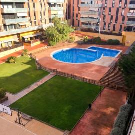 Spacious Apartment in Terrassa with Shared Pool, 85 m²
