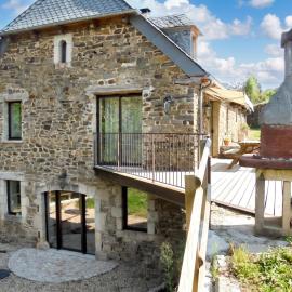 Maison spacieuse à Castelnau-de-Mandailles avec cheminée 250 m²