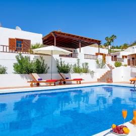 Modern Villa in Nazaret with Private Pool, hotel i Nazaret