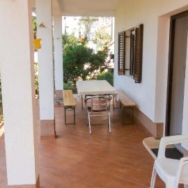 Charming Apartment in Gdinj + Garden