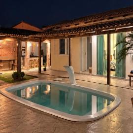 CASA COM PISCINA no CENTRO
