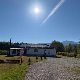 Cottage Bytheriver، فندق في Arpaşu de Sus