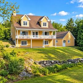 Le YOLO Spa & Ski Estrie - vue sur le mont Owl's Head, hotel di Potton