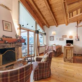 Gleise Lodge apartment with Balcony & Views - Happy Rentals