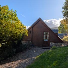 Lakefield Apartment, hotelli kohteessa Bearnock