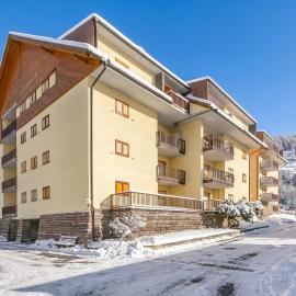 Ski In-Ski Out Apartment in Peio Val di Sole - Happy Rentals, hotel sa Peio