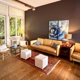 Spacious duplex with terrace in the middle of the center, Hotel in Gent