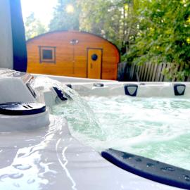 Hot Tub BANYA Sauna True Cottage experience, khách sạn ở Innisfil