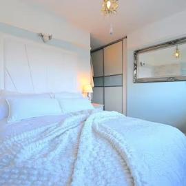 Spacious Home & Garden - Family & Business Stays