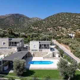 Family Friendly Basilicata Attali villa Private Pool,Children area, hotel a Vlikhádha