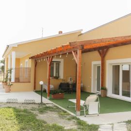 B&B Sotto al castello, hotel en Nocciano