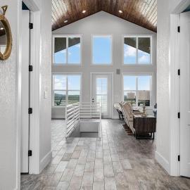 Luxe Waterfront 24 guests with Heated Pool Hot Tub Lake View
