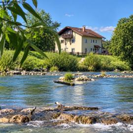 Fewo Mangfalltal - Wohnen direkt am Fluss nahe München, hotel a Bruckmühl