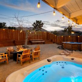 Hot Tub, Firepit, 6 miles to JTNP, Views, Hammocks, Fully Fenced, Stargaze