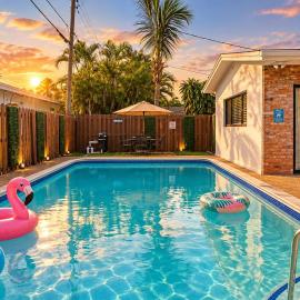 3BR Private Pool Villa Close to the Beach and Free Parking