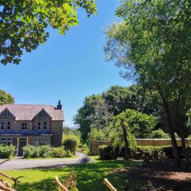Ty Bryn Adda - Historic 19th century country house, hotel Y Felinheliben