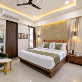 Hotel Nexus Near Brilliant Convention Center and SKYE CORPORATE PARK Mahindra Showroom 78 Vijay Nagar, khách sạn ở Indore
