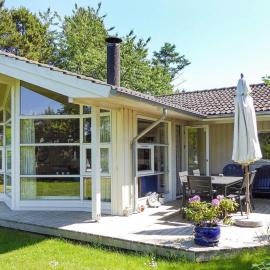 10 person holiday home in Græsted-By Traum: Udsholt Sand şehrinde bir otel