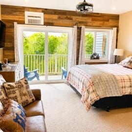 River & Loon Mountain View Studio with Balcony and Pool, hotel a Lincoln