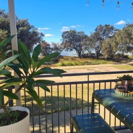 Water's Edge 4x4 Townhouse, hotel a Falcon