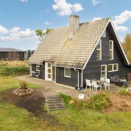 6 person holiday home in Ebeltoft