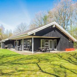 8 person holiday home in Oksbøl, hotel u gradu Oksbøl
