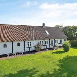 6 person holiday home in Aakirkeby, хотел в Åkirkeby