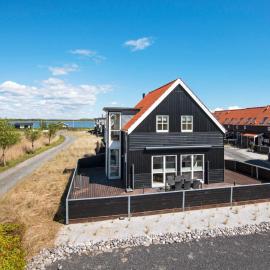 7 person home in Juelsminde