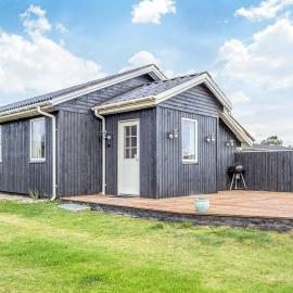 6 person holiday home in Løkken