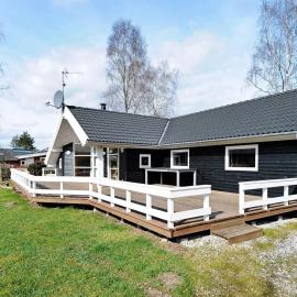 10 person holiday home in Fårvang-By Traum