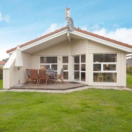 6 person holiday home in GROEMITZ