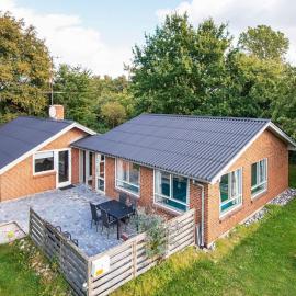 10 person holiday home in Glesborg-By Traum