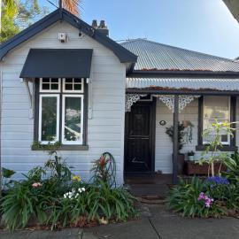 Charming Cottage in Hamilton Hub, hotel u gradu Hamilton