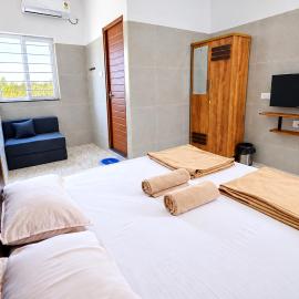 Aadhith Residency, hótel í Udumalaippettai