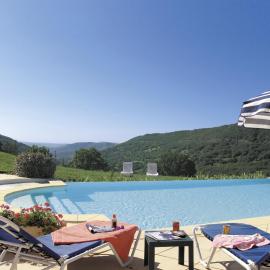 Logis Hôtel-restaurant La Mère Biquette, ξενοδοχείο σε Saint-Pons