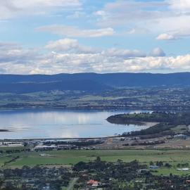 Mount Rumney Escapes Seaview House 1 - Possum House, hotel in Mount Rumney
