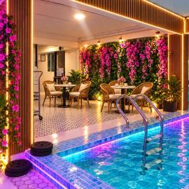 Stasis Hotel، فندق في شاطيء باتونغ