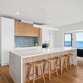 Salt & Peppermint - Beachfront Escape with Stunning Views