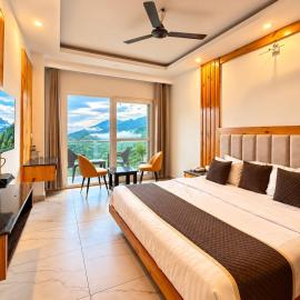 Pine View Luxury Resort With Mountain View & Premium Rooms Mussoorie, готель у місті Масурі