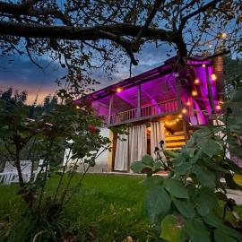 Secluded Manali Kullu Retreat Cinema & Bonfire