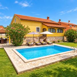 House Sandi, village Juršići, Hotel in Juršići
