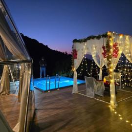 Deluxe Dome with private pool – hotel w mieście Wai