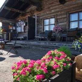 Muotkan Ruoktu Tunturikyla, hôtel à Inari
