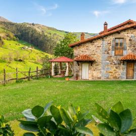 Charming House in La Cavada with Jacuzzi