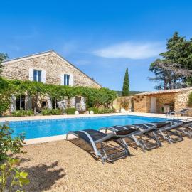 Villa confortable avec piscine privée à Uchaux