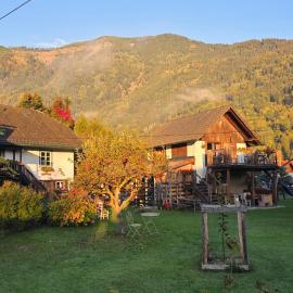 Auszeit mit Geschichte Ferienwohnungen in historisch Bauernhaus in Sachsenburg, schigebieten nahe, Pool, Gratis Parken & Welan, Zentral gelegen in Kärnten zwischen Berge und Seen