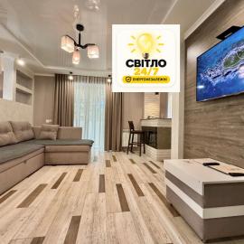 ApartPoltava СВІТЛО ЦІЛОДОБОВО Розкішна студія з КУТОВОЮ ВАННОЮ, 1-й будинок біля Корпусного парку, ПАНОРАМНИЙ балкон