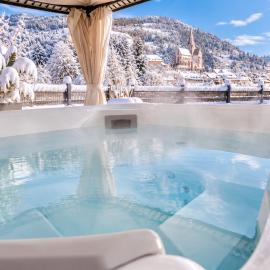 Dreamliner Murau- Bungalow mit Whirlpool am Kreischberg، فندق في موراو