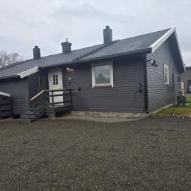 Apartment in Jakobselv with EV charger and sauna, hotel v destinaci Vadsø
