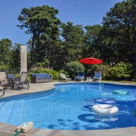 Beautiful Spacious Family Retreat w Pool, khách sạn ở Eastham